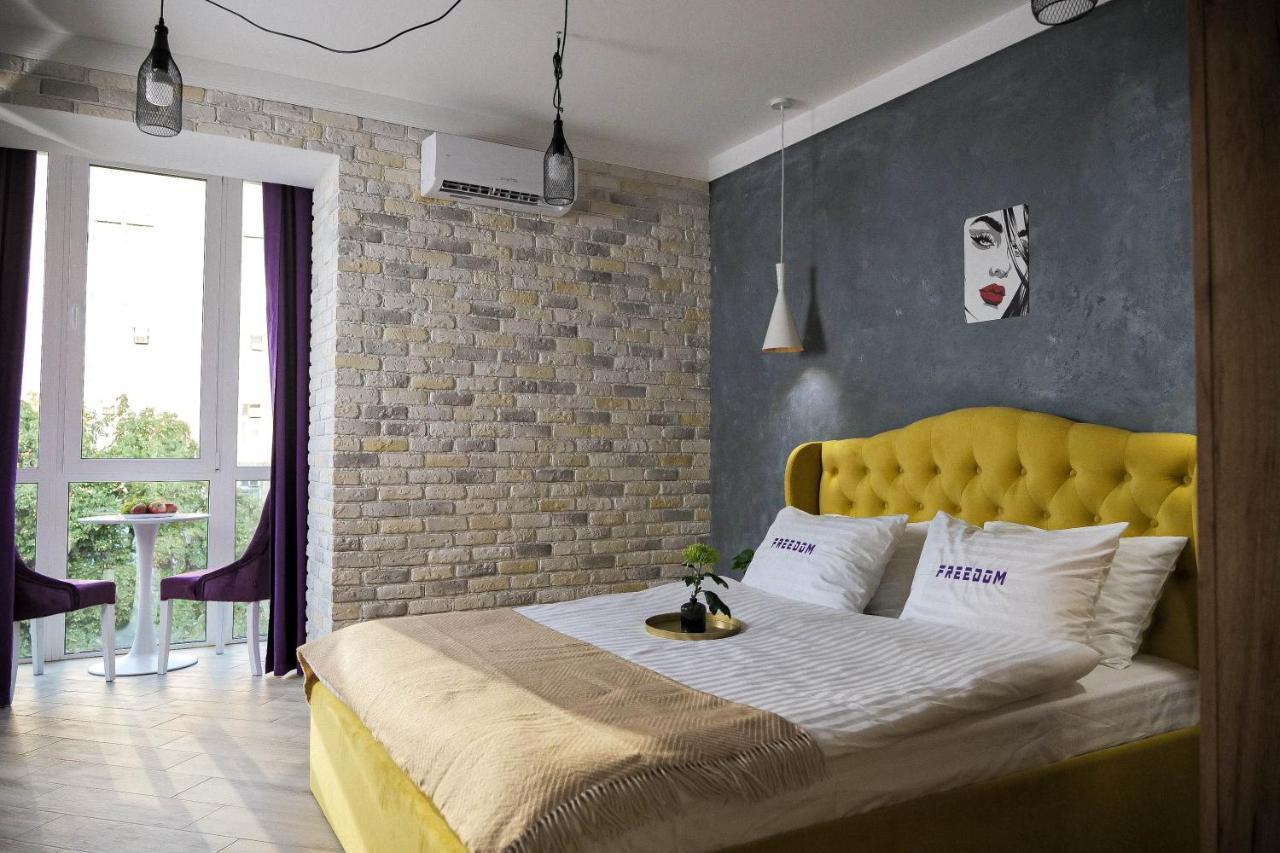 Freedom Apartments In City Center Kyiv Exterior photo